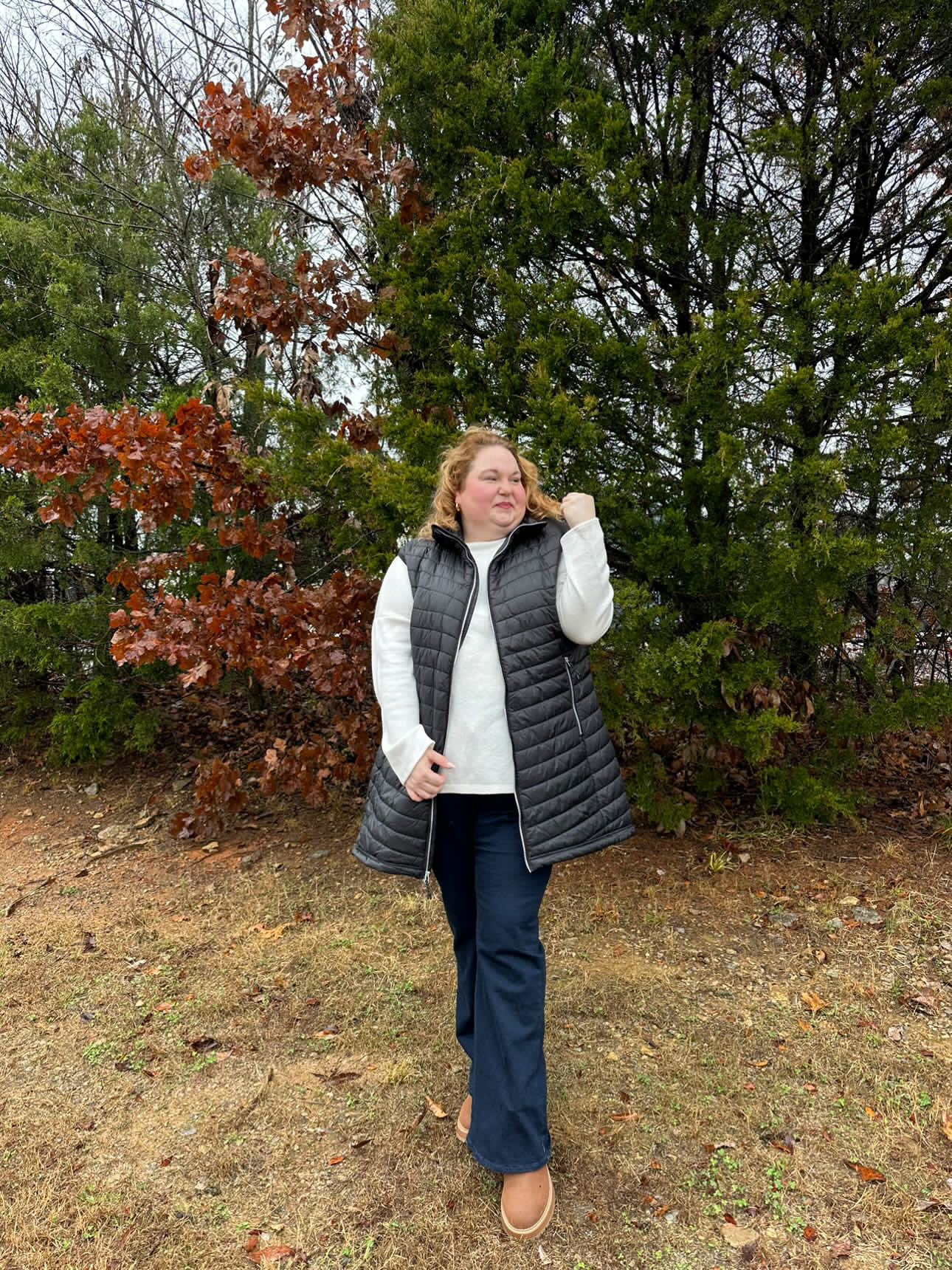 Plus size vest made of down in black on a woman