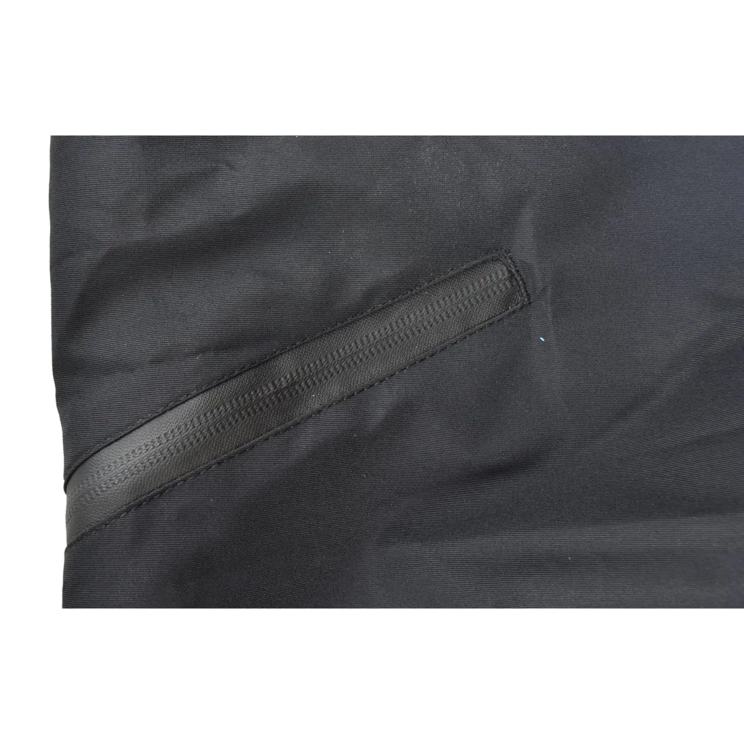 Black zippered pocket on Snow Country Men’s Insulated Ski Snow Pants for winter skiing