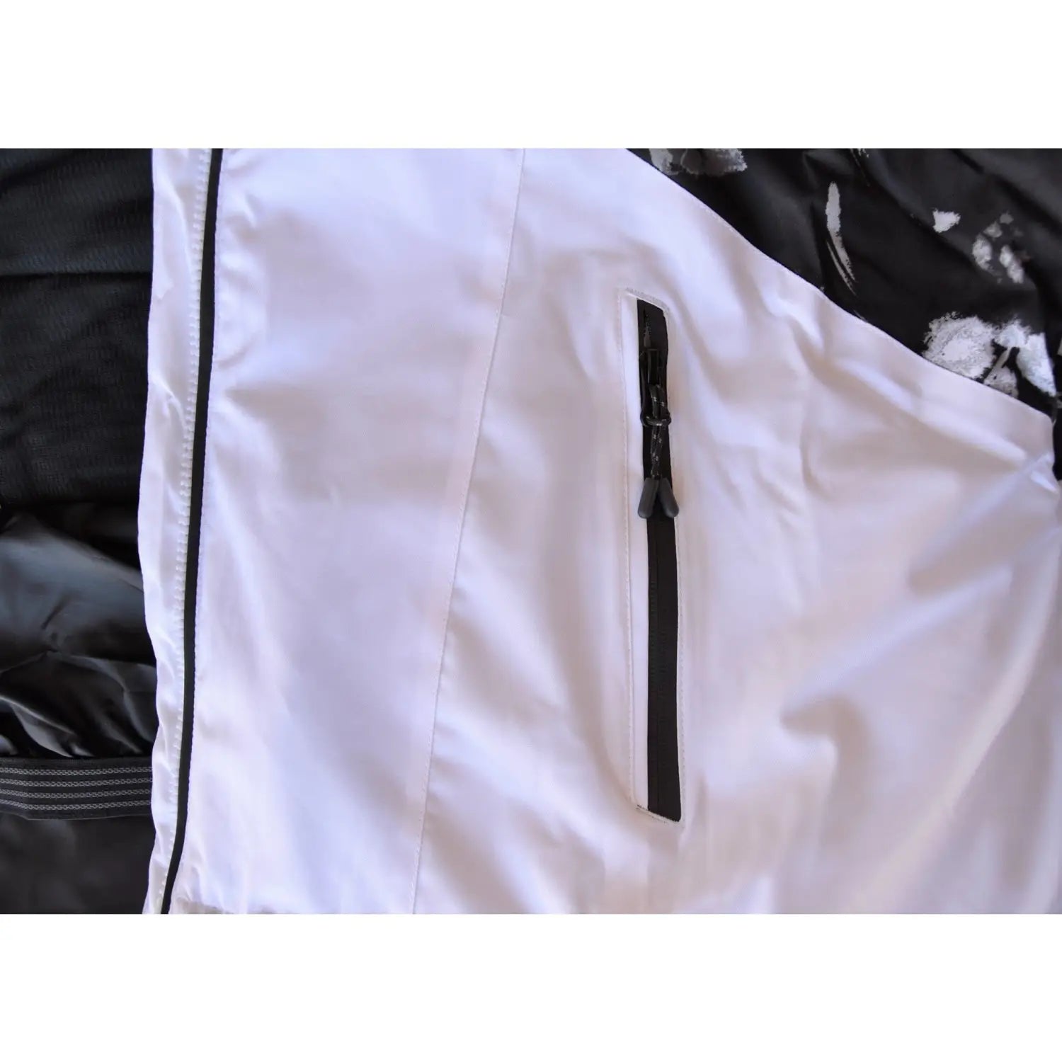 White women’s plus size ski jacket with black zipper from Snow Country Outerwear